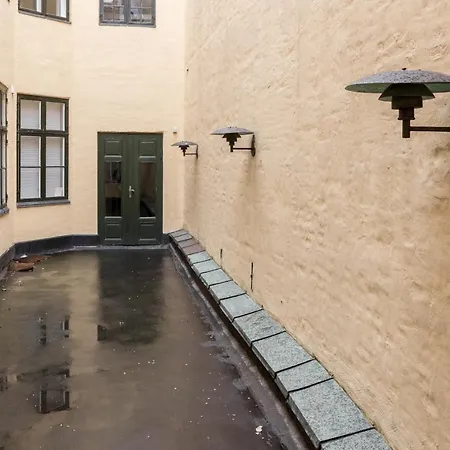 Apartment Stylish With Balcony In The Heart Of