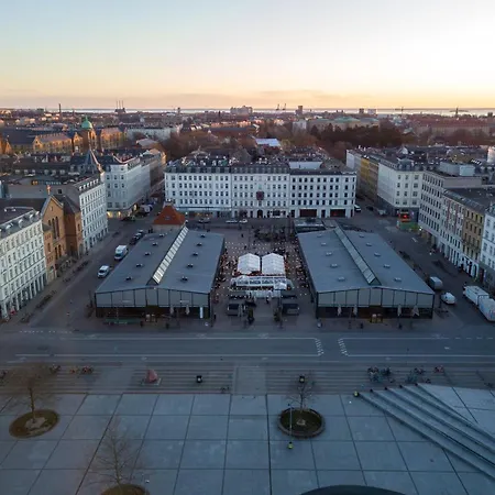 Stylish With Balcony In The Heart Of Apartament