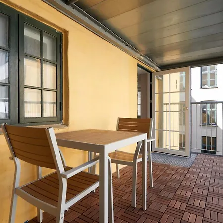Apartment Stylish With Balcony In The Heart Of