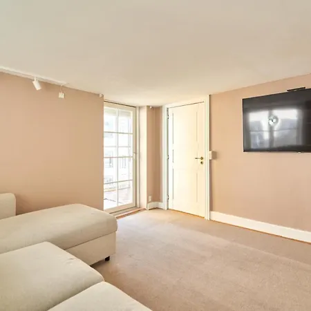 Apartament Stylish With Balcony In The Heart Of